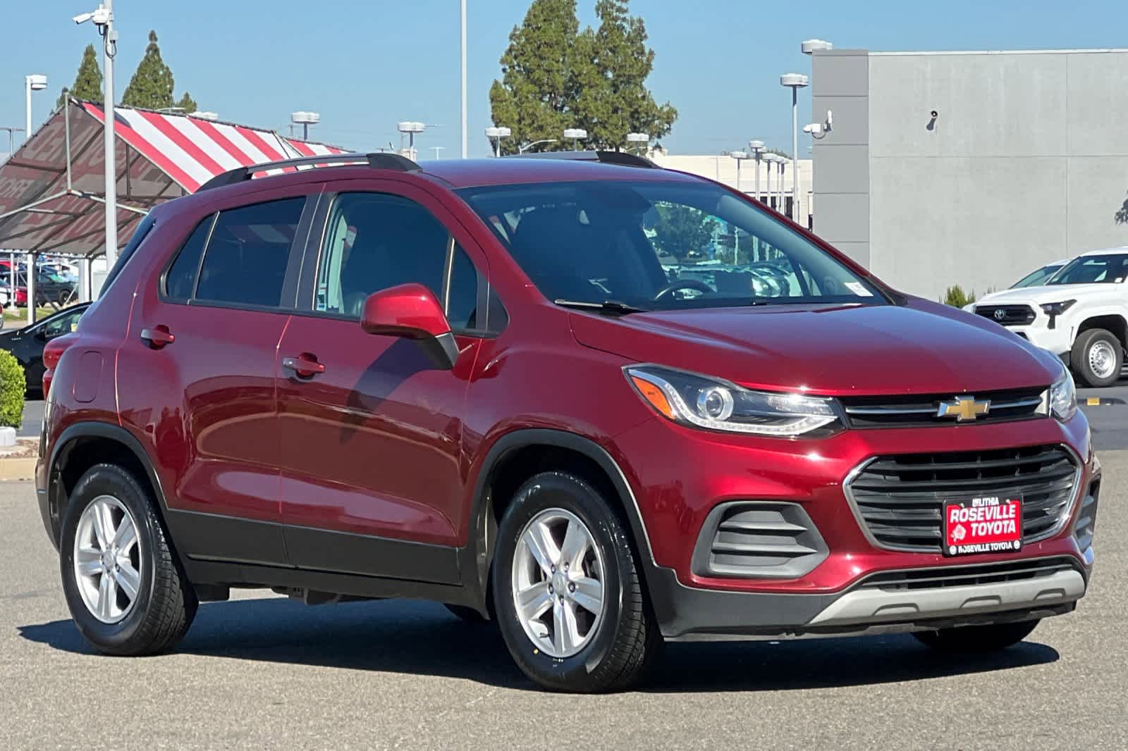 Used 2022 Chevrolet Trax LT w/ LT Convenience Package FWD image 5