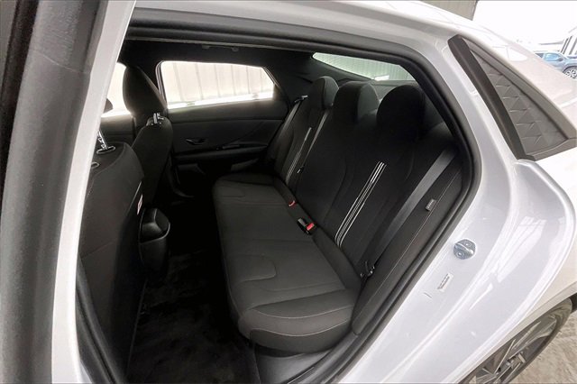 Used 2025 Hyundai Elantra SEL image 19