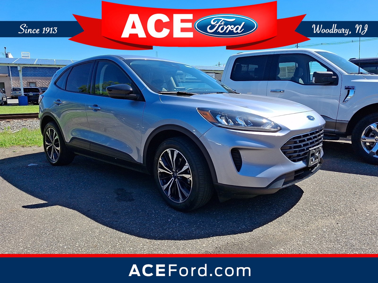 Used 2022 Ford Escape SE w/ SE Sport Appearance Package AWD/4WD image 1