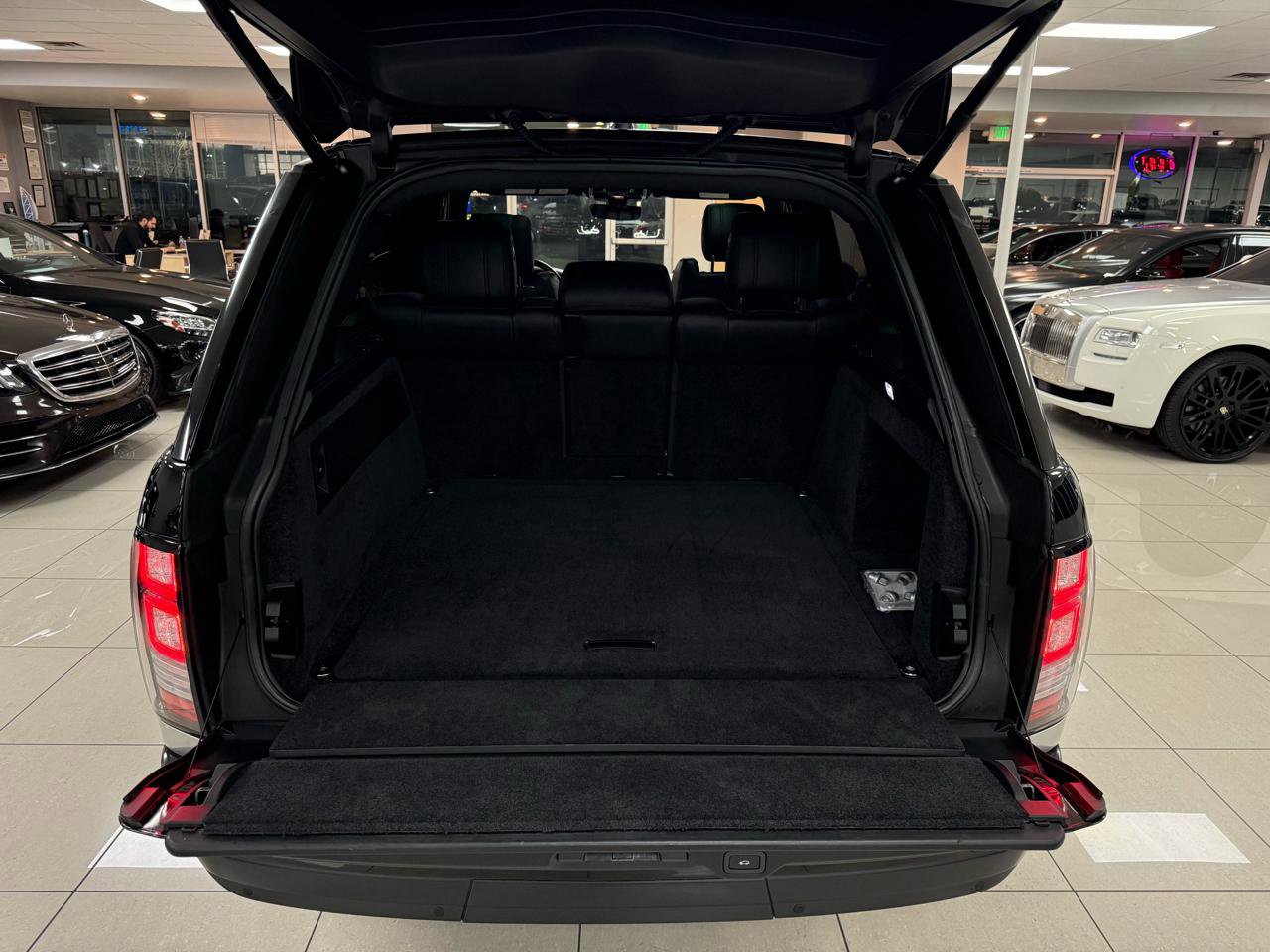 Used 2017 Land Rover Range Rover Supercharged image 27