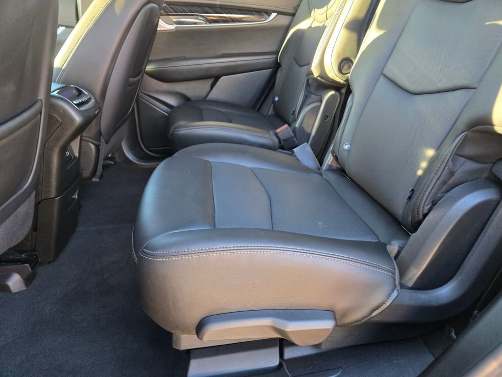 Used 2025 Cadillac XT6 Premium Luxury image 11