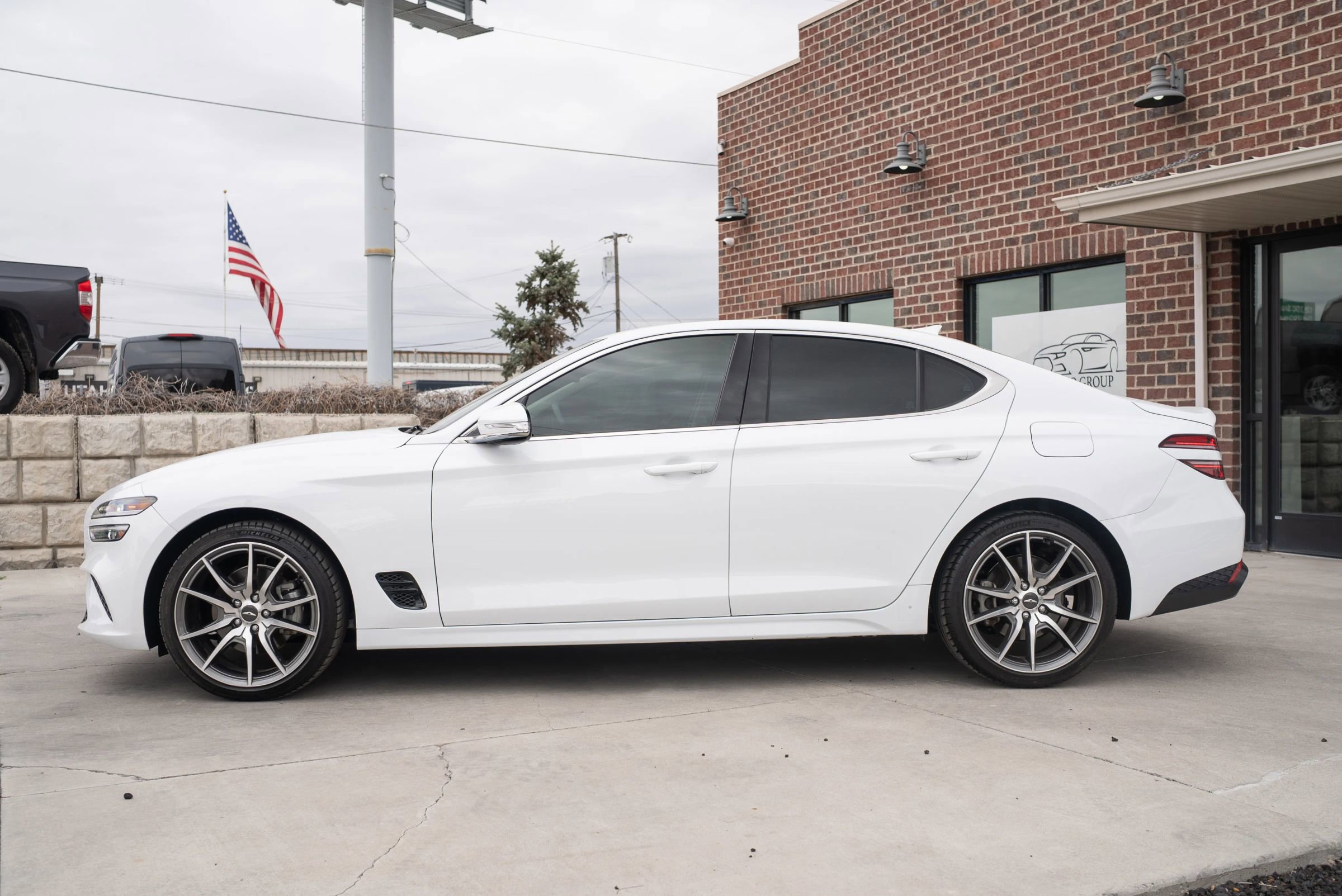 Used 2023 Genesis G70 2.0T image 3