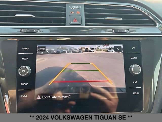 Used 2024 Volkswagen Tiguan SE AWD/4WD image 21