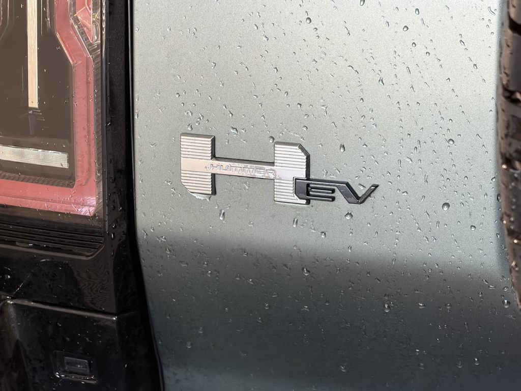 Used 2024 GMC Hummer EV 3X w/ LPO, Cargo Utility Package AWD/4WD image 9