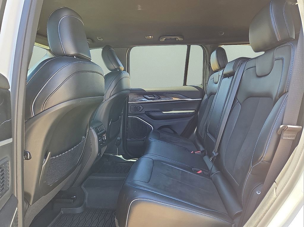 Used 2024 Jeep Grand Cherokee Trailhawk image 17