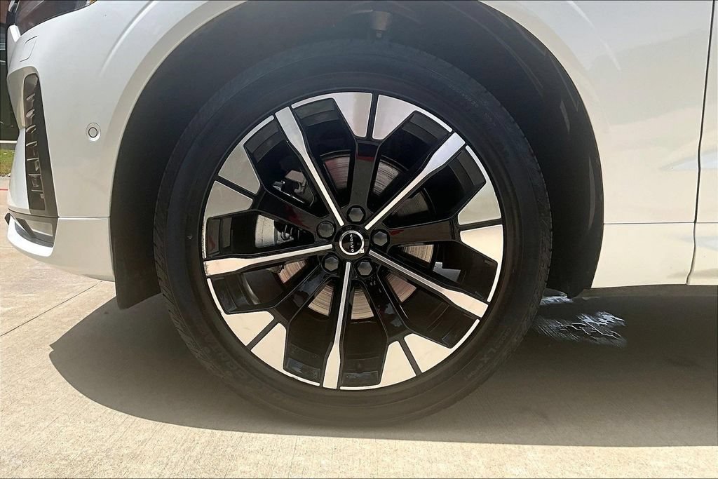 Certified 2026 Volvo XC60 B5 Plus AWD/4WD image 11