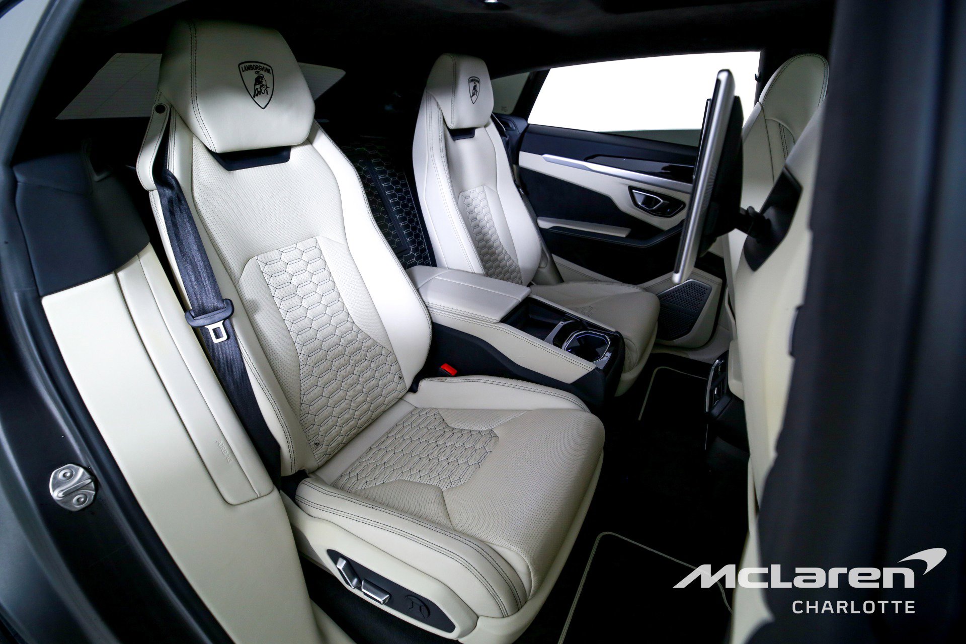 Used 2019 Lamborghini Urus image 27