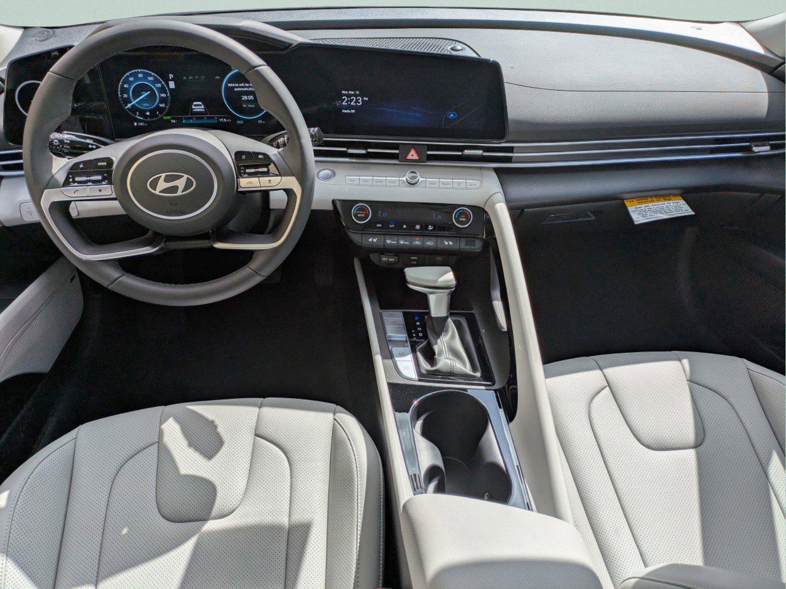 Used 2025 Hyundai Elantra Limited image 13