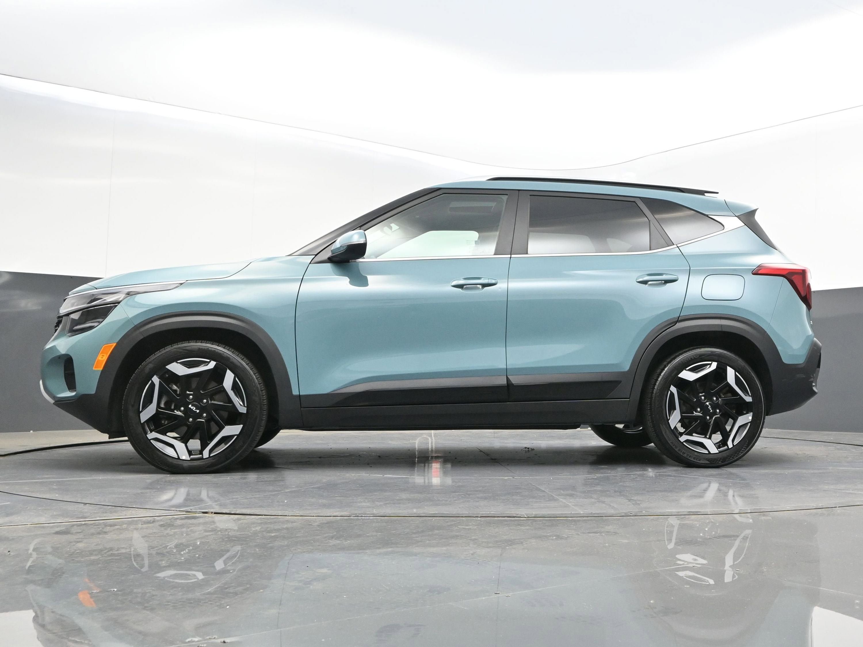 Used 2024 Kia Seltos SX w/ SX Sunroof Package AWD/4WD image 42