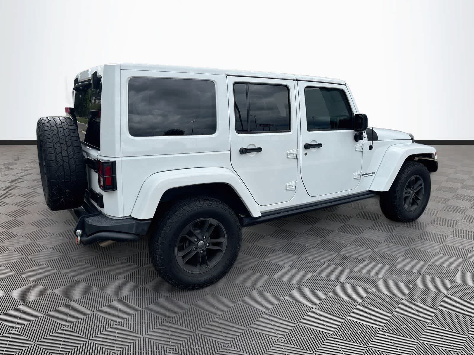 Used 2017 Jeep Wrangler Unlimited Sahara AWD/4WD image 5