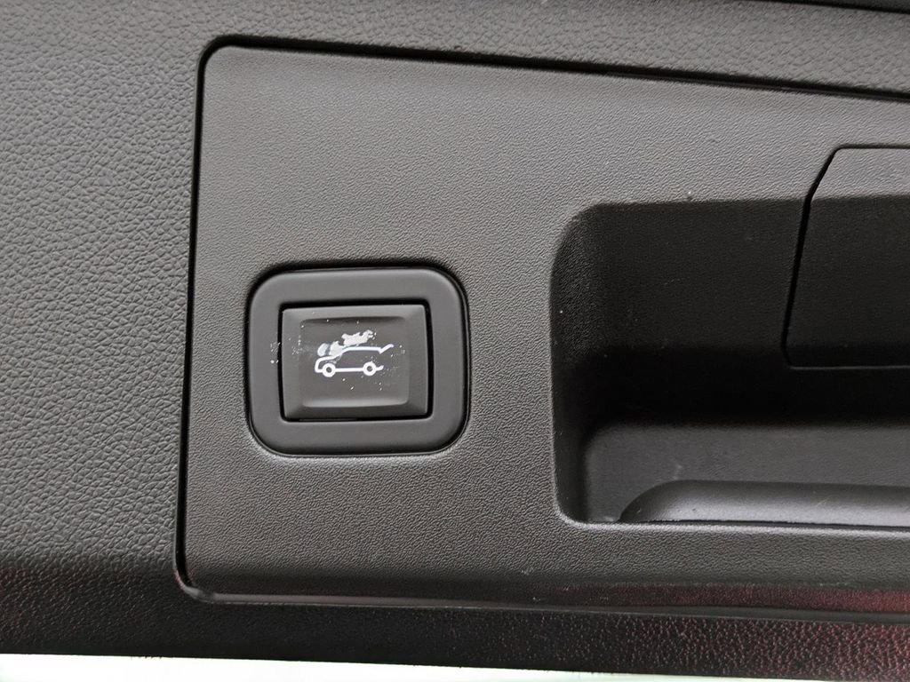 Used 2024 Cadillac XT4 Premium Luxury image 11