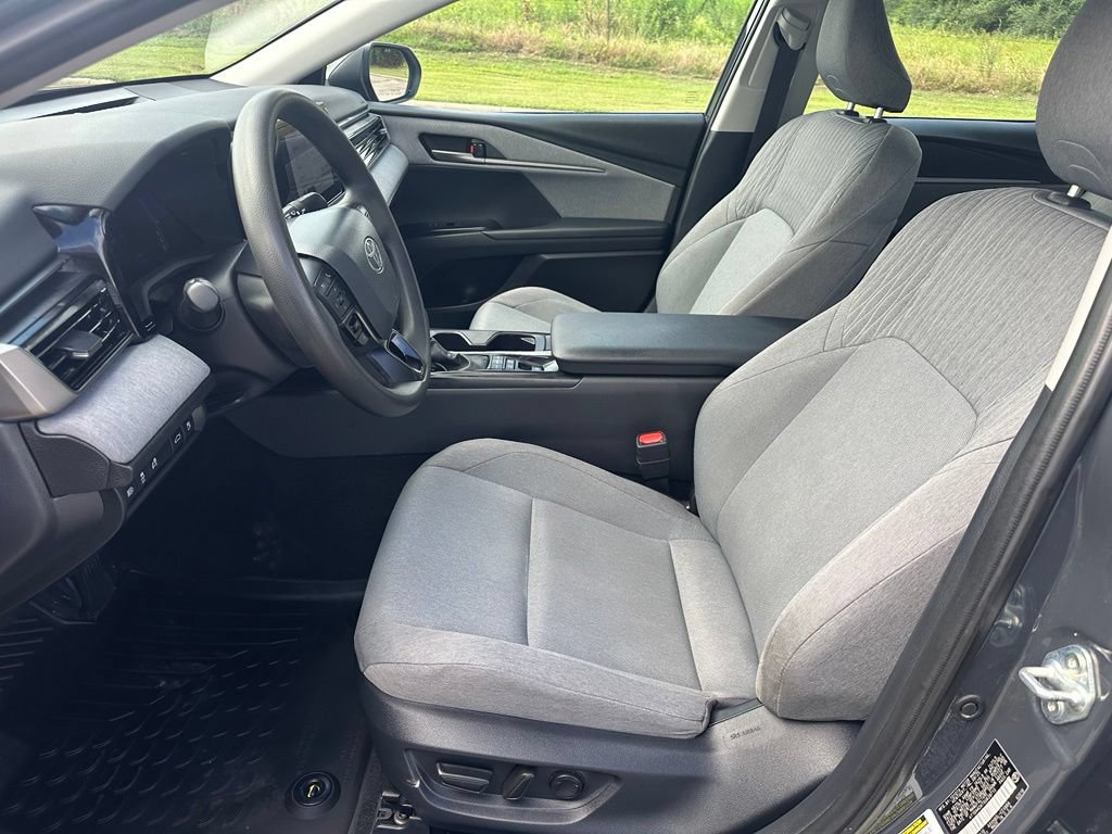Used 2025 Toyota Camry LE w/ Convenience Package FWD image 10