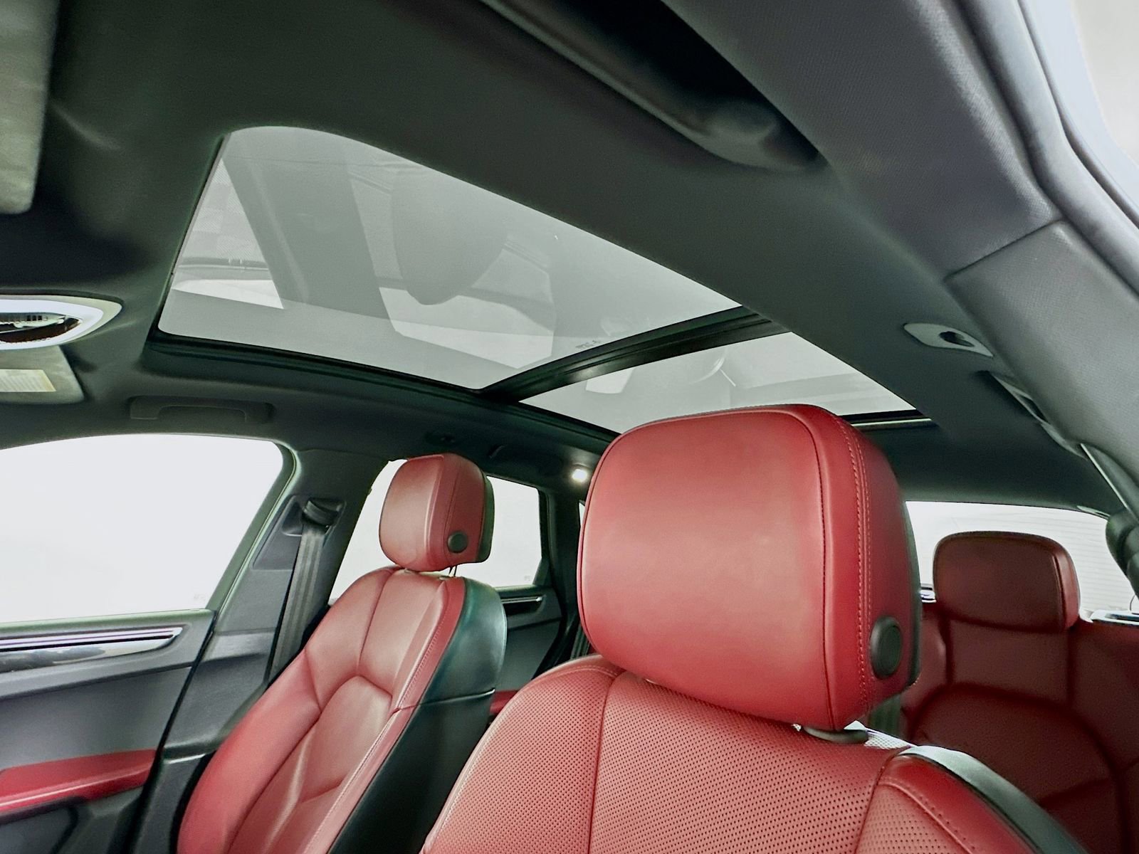 Used 2023 Porsche Macan S image 23