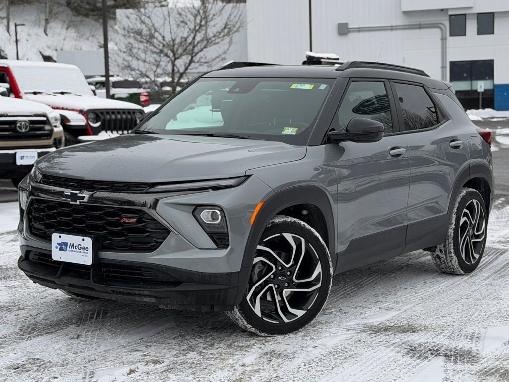 Used 2024 Chevrolet TrailBlazer RS w/ Driver Confidence Package image 1