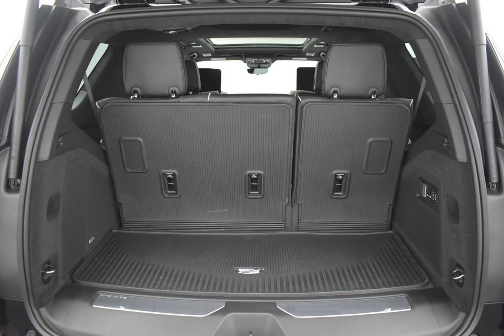 Certified 2026 Cadillac Escalade Platinum Sport w/ LPO, ONYX Package AWD/4WD image 32