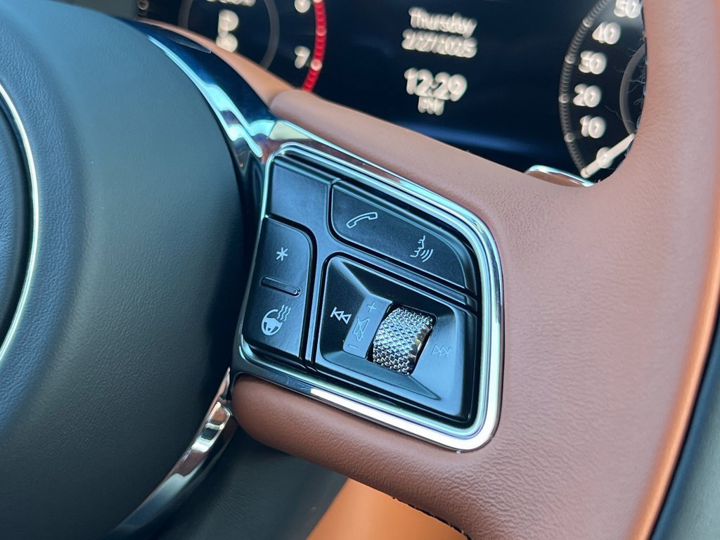 Certified 2025 Bentley Bentayga image 31