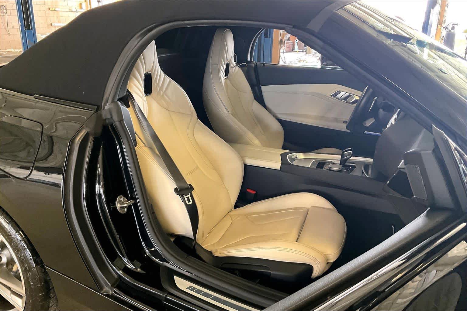 Certified 2023 BMW Z4 M40i w/ Convenience Package RWD image 8