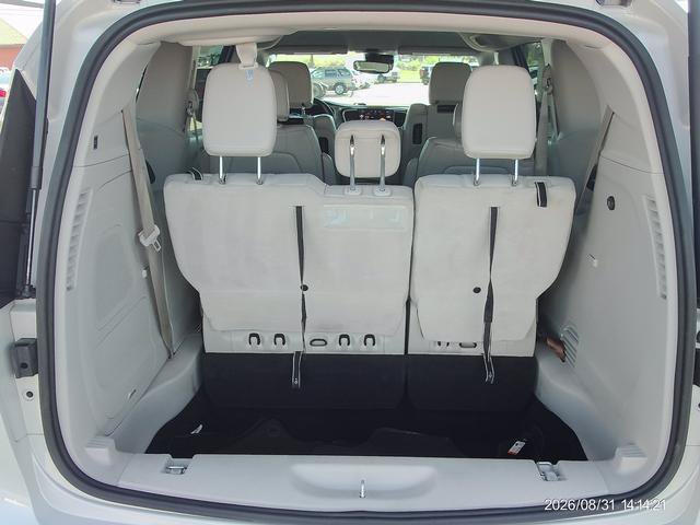 Used 2021 Chrysler Pacifica Touring-L w/ Uconnect Theater Family Group AWD/4WD image 16