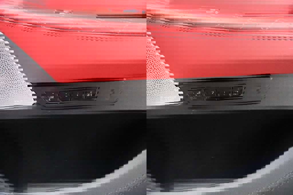 Used 2021 BMW 750i xDrive w/ Executive Package image 38