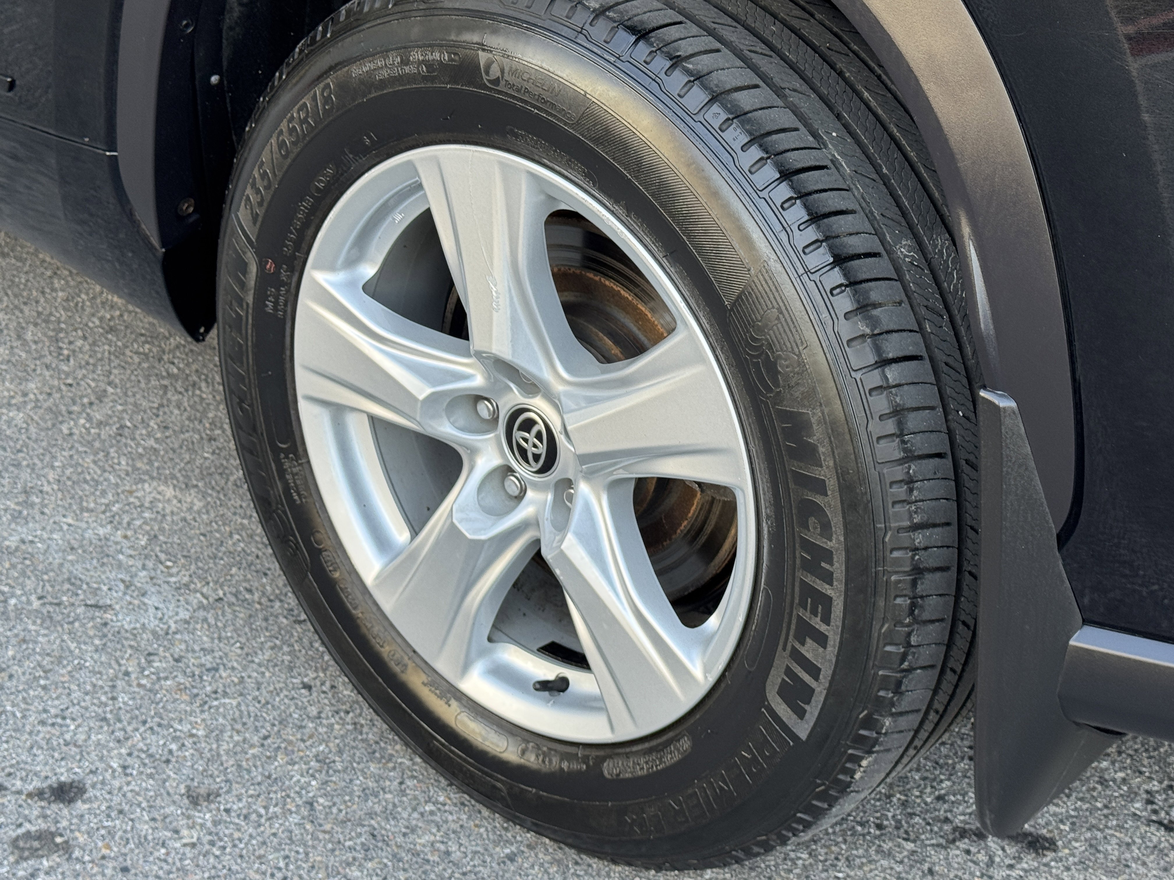 Used 2020 Toyota Highlander L image 12