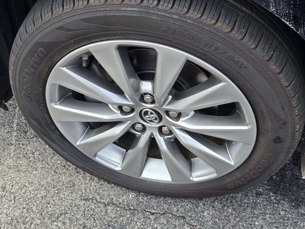 Used 2016 Toyota Camry XLE w/ Moonroof Package image 11