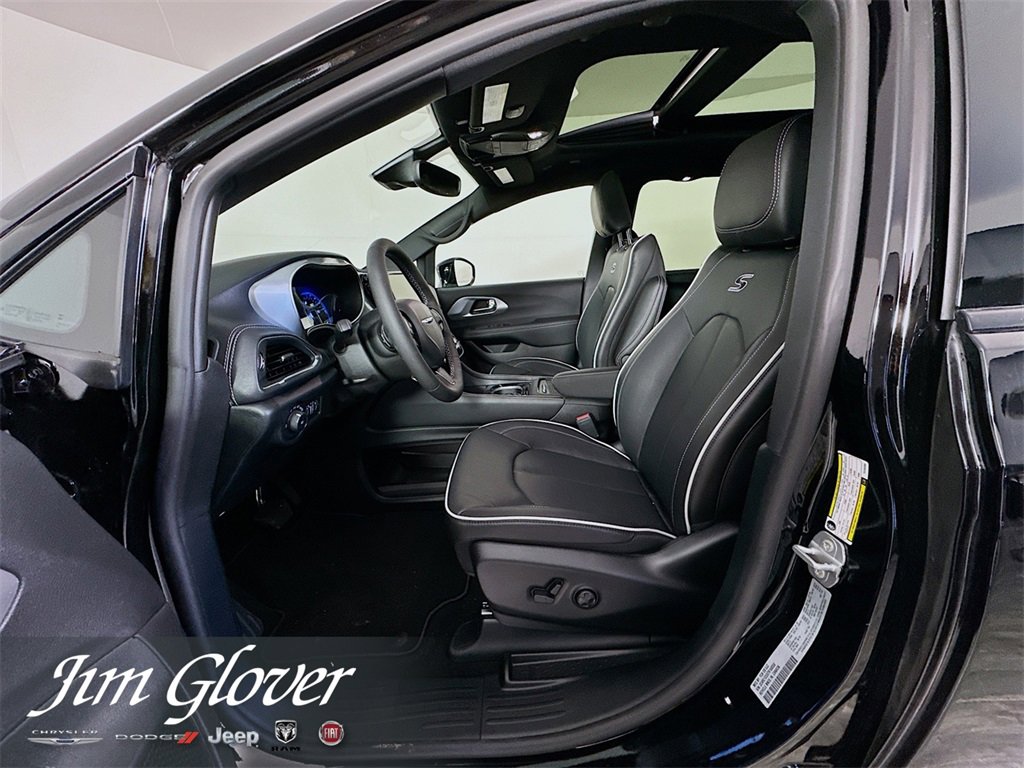 New 2026 Chrysler Pacifica Limited w/ S Appearance Package image 22