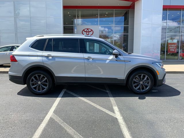 Used 2022 Volkswagen Tiguan SE image 2
