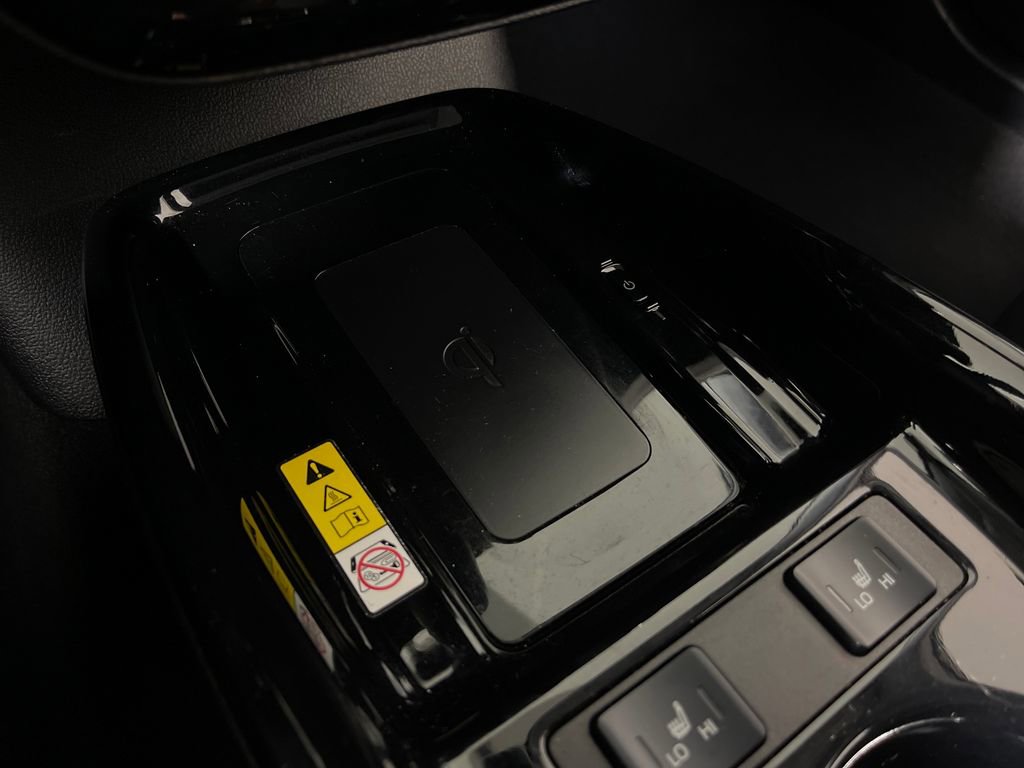 Certified 2022 Toyota Prius FWD image 30