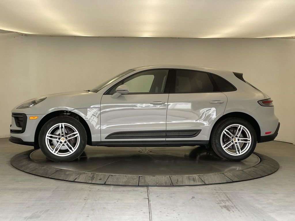 Certified 2023 Porsche Macan image 2