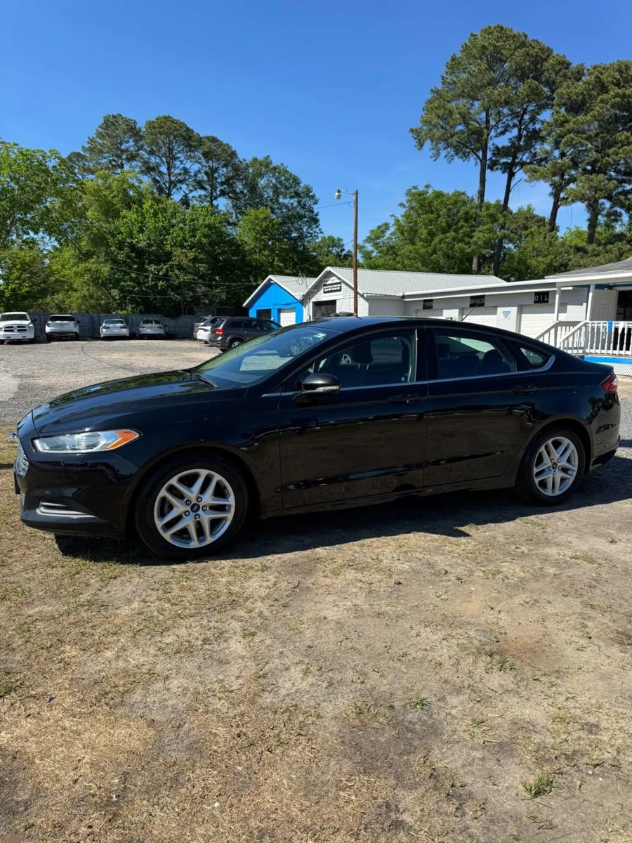 Used 2016 Ford Fusion SE FWD image 5