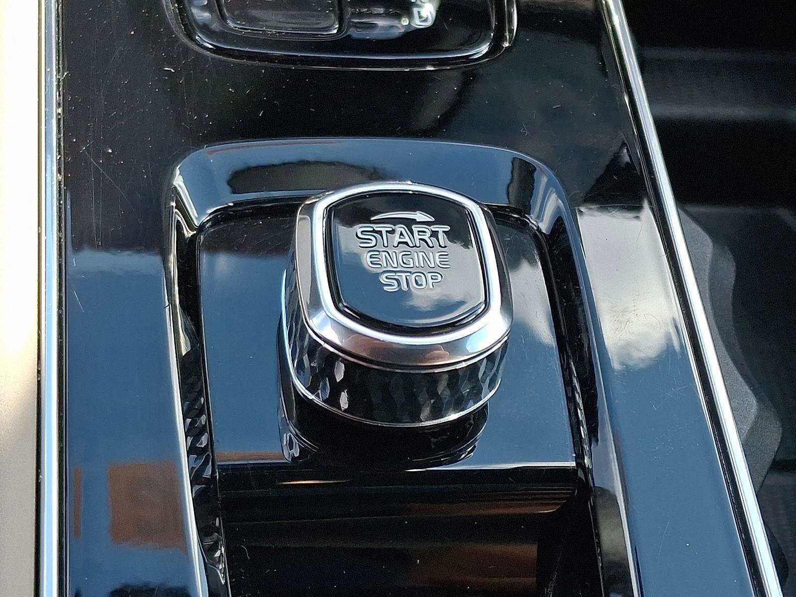 Certified 2025 Volvo XC90 B5 Plus image 27