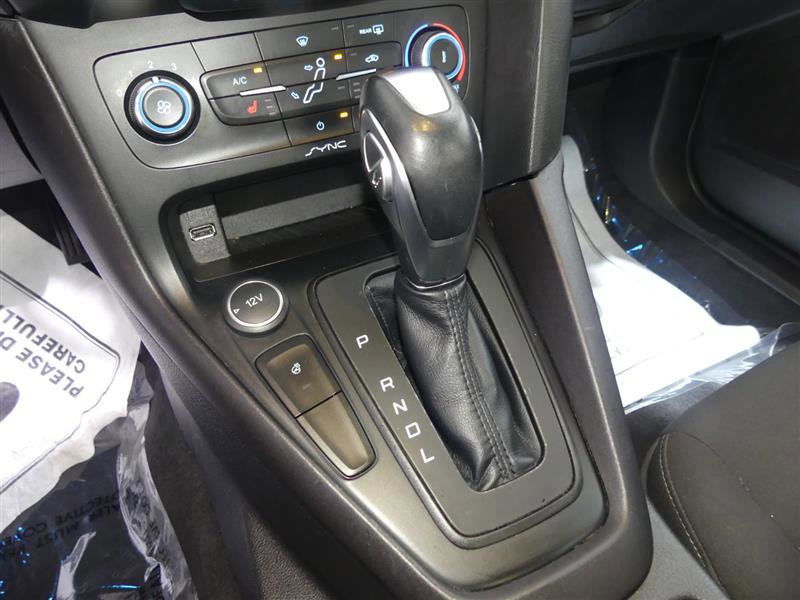 Used 2015 Ford Focus SE w/ SE Cold Weather Package image 36