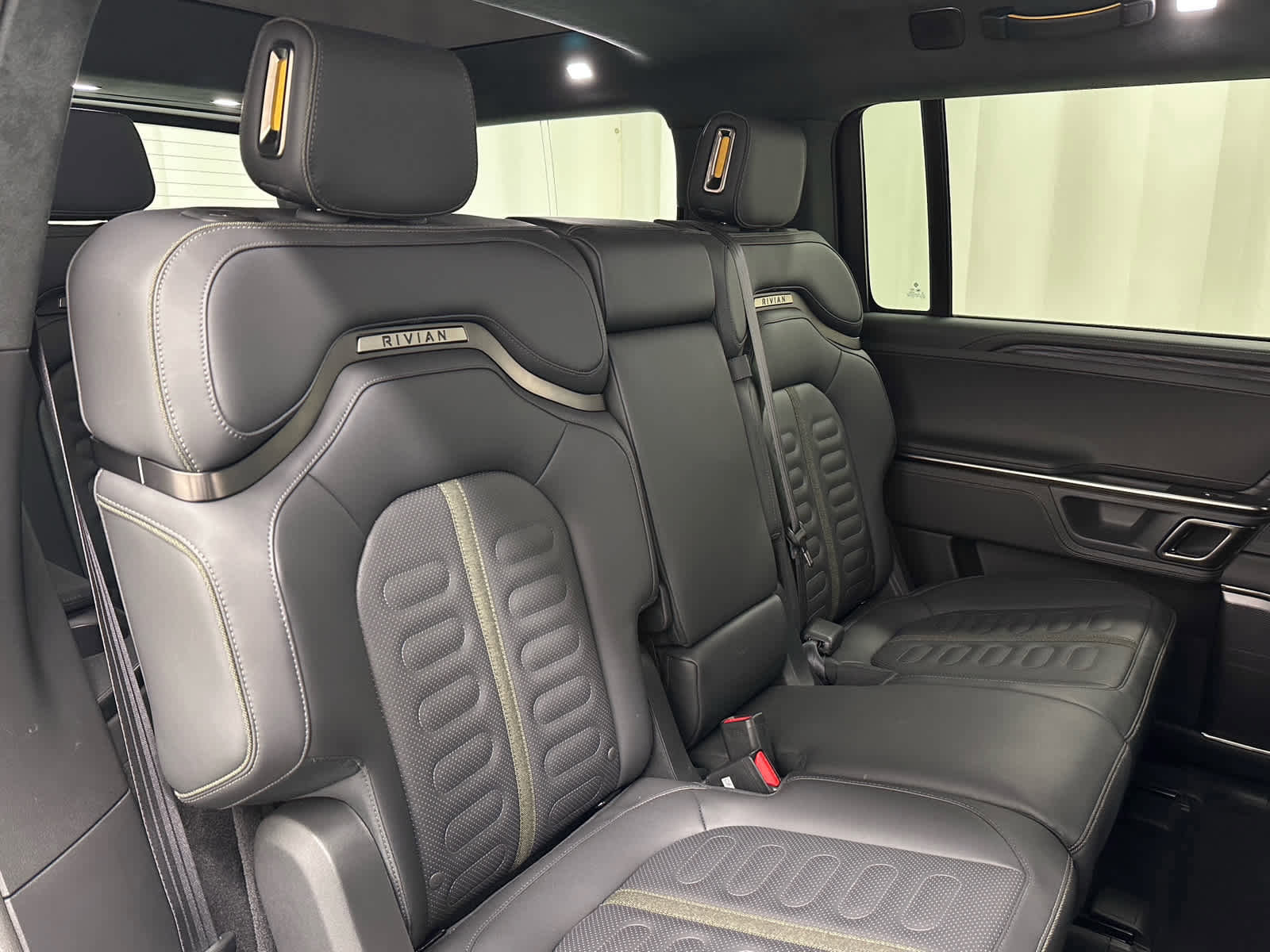 Used 2024 Rivian R1S Adventure image 23