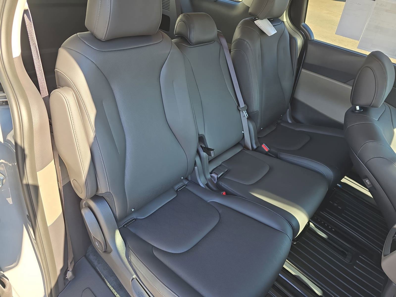 New 2026 Kia Carnival EX image 11