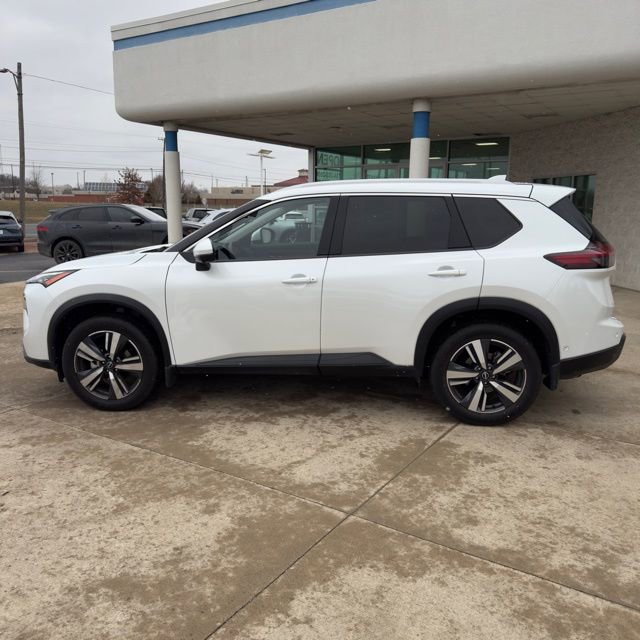 Used 2024 Nissan Rogue SL image 2