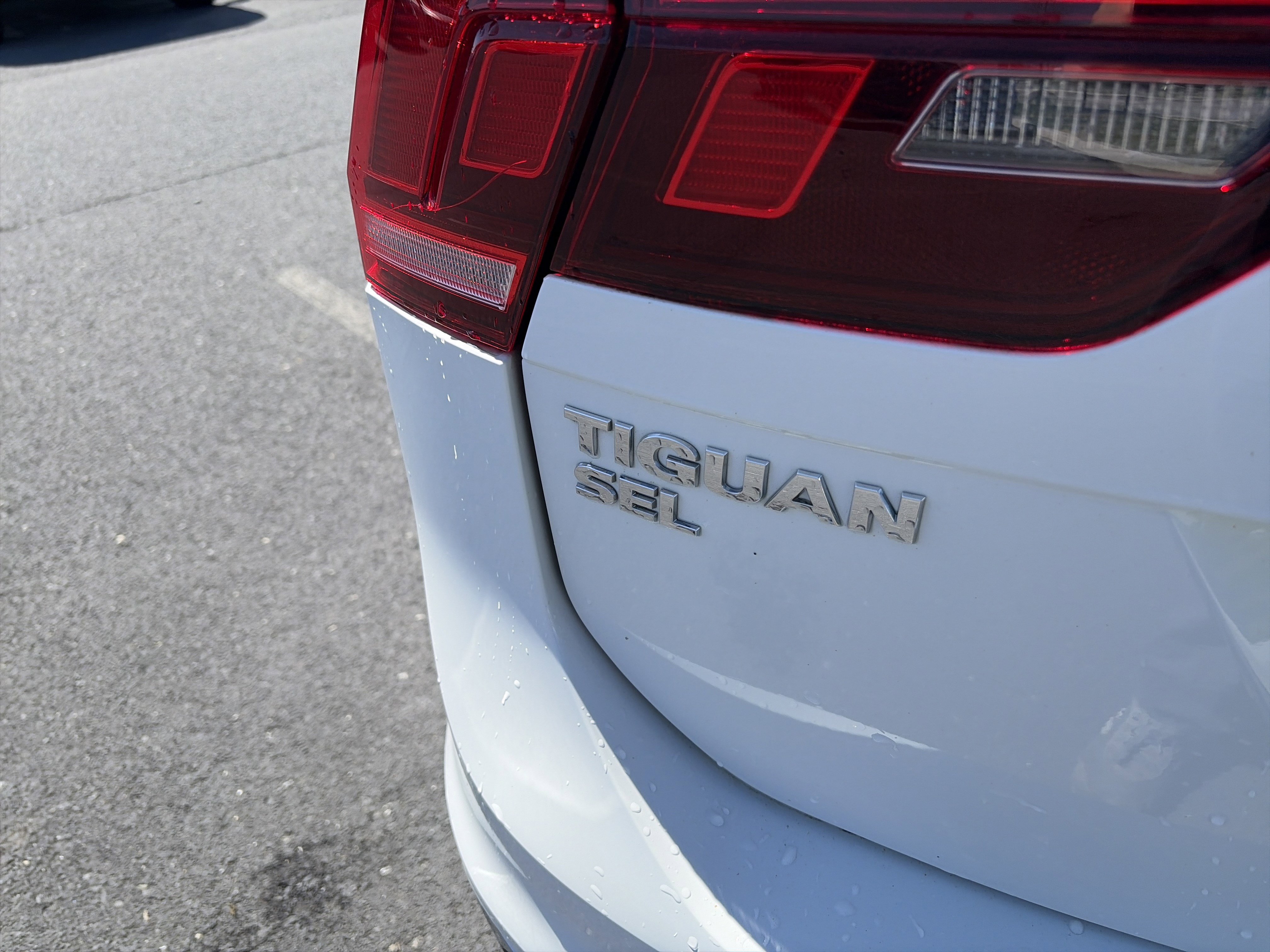 Used 2018 Volkswagen Tiguan SEL w/ 3rd Row Seat Package image 7