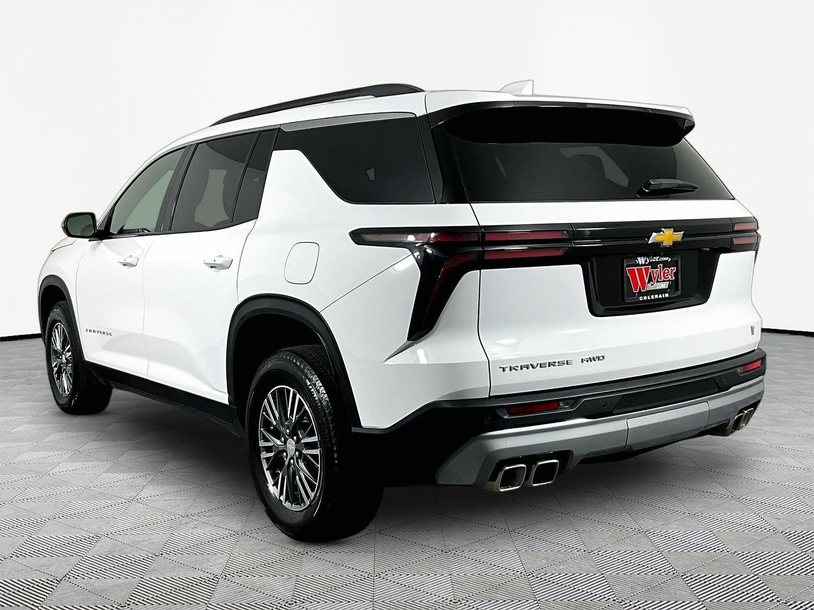 Used 2026 Chevrolet Traverse LT AWD/4WD image 4
