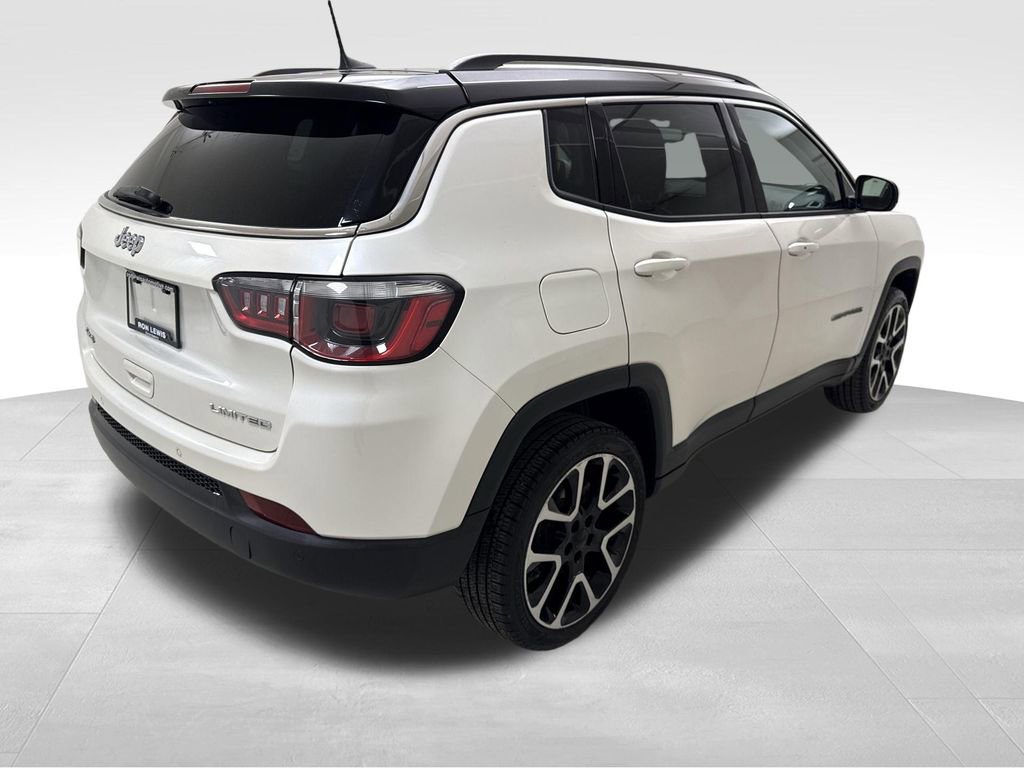 Used 2017 Jeep Compass Limited w/ Navigation Group AWD/4WD image 9