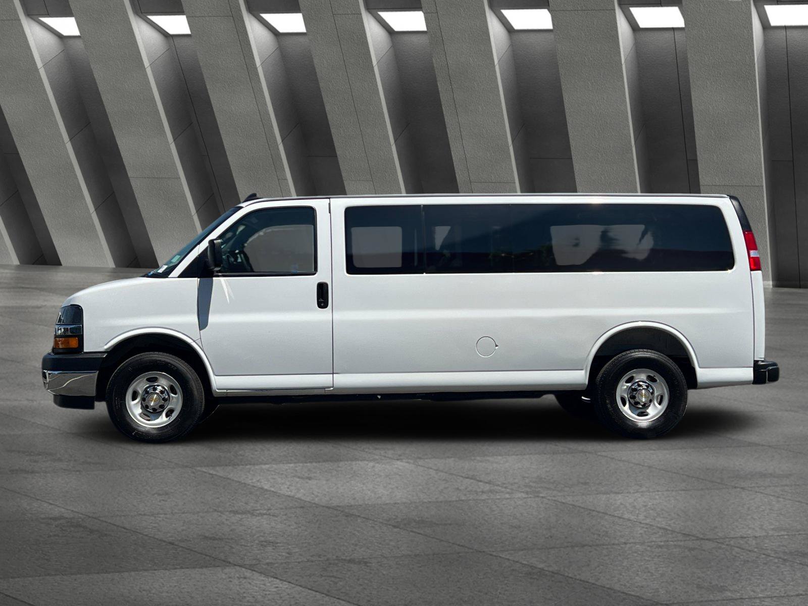 Used 2025 Chevrolet Express 3500 LT w/ LT Preferred Equipment Group RWD image 7