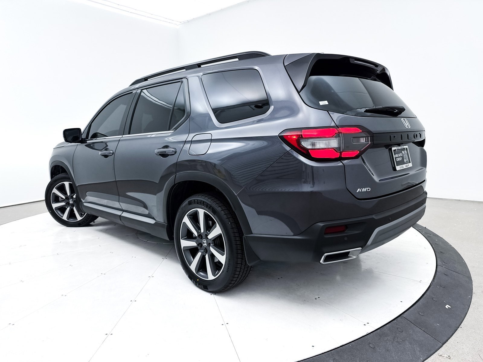 Used 2023 Honda Pilot Elite image 2