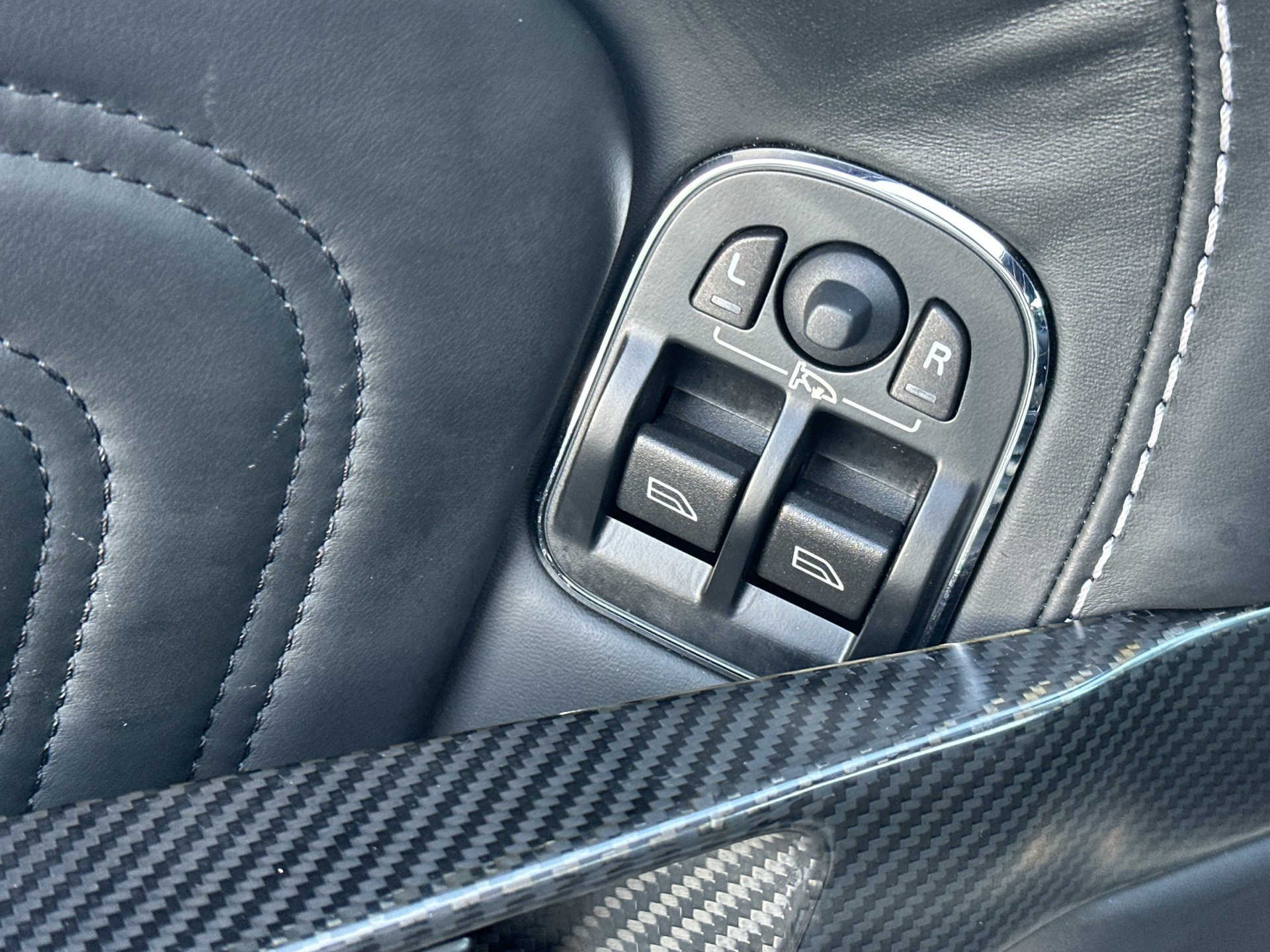 Used 2011 Aston Martin DBS Carbon Black image 14