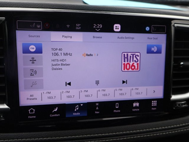 Used 2021 Chrysler Pacifica Limited w/ Uconnect Theater Family Group image 12