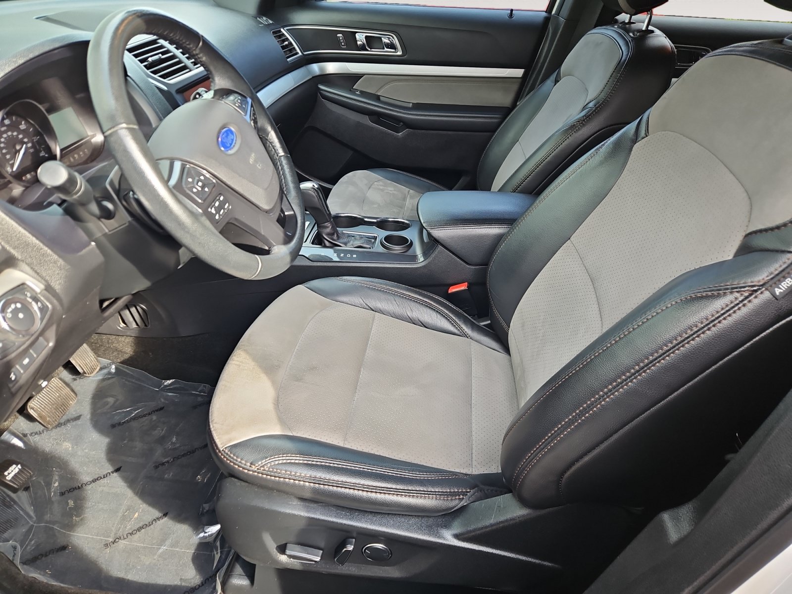 Used 2017 Ford Explorer XLT w/ Equipment Group 202A FWD image 9