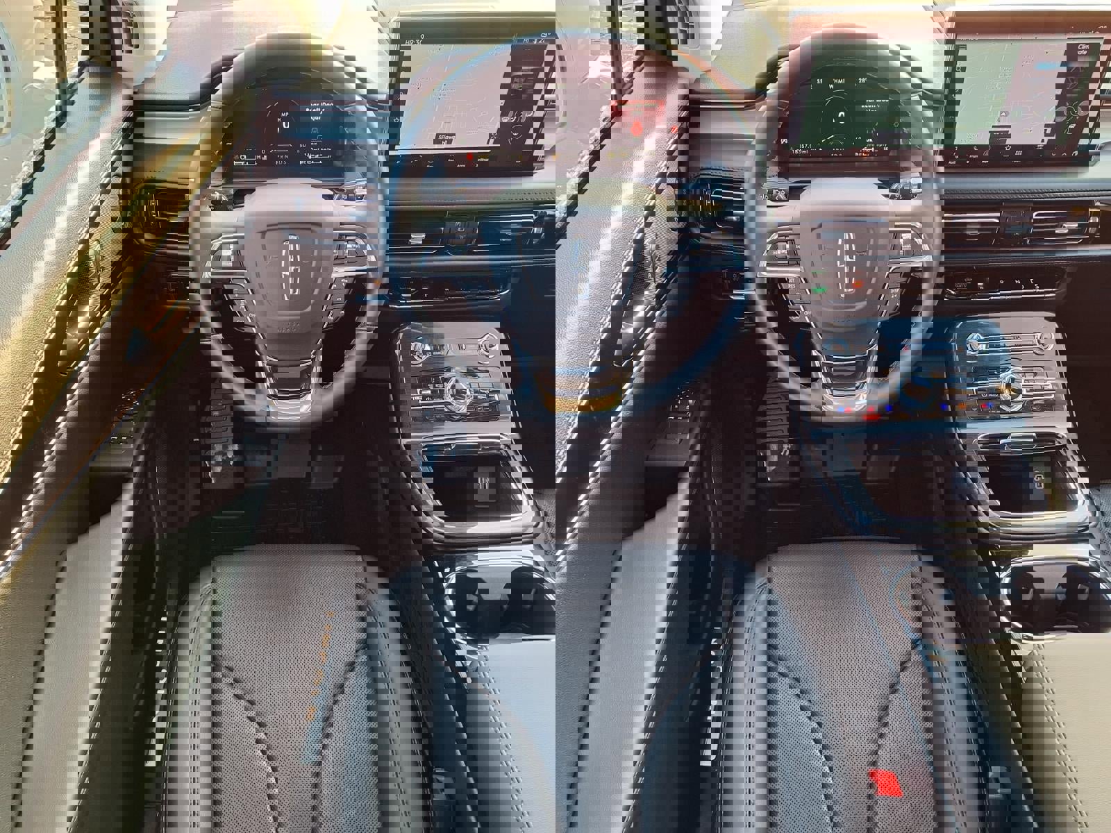 Used 2023 Lincoln Nautilus Reserve w/ Equipment Group 201A image 12