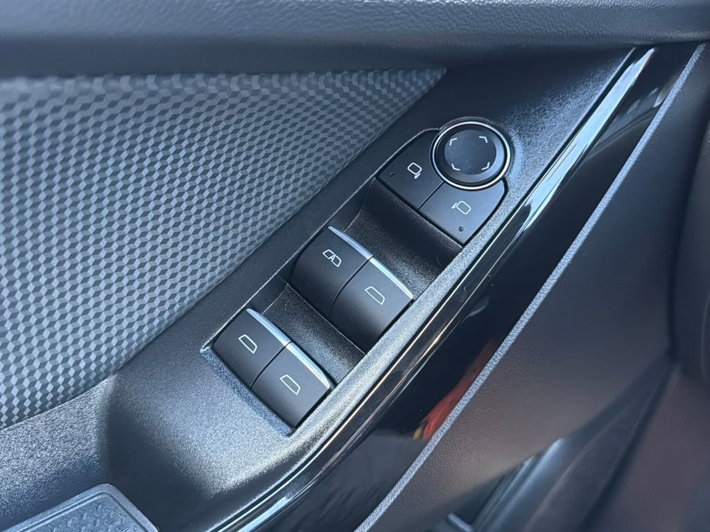 Used 2025 Chevrolet Equinox RS w/ Safety and Technology Package image 11