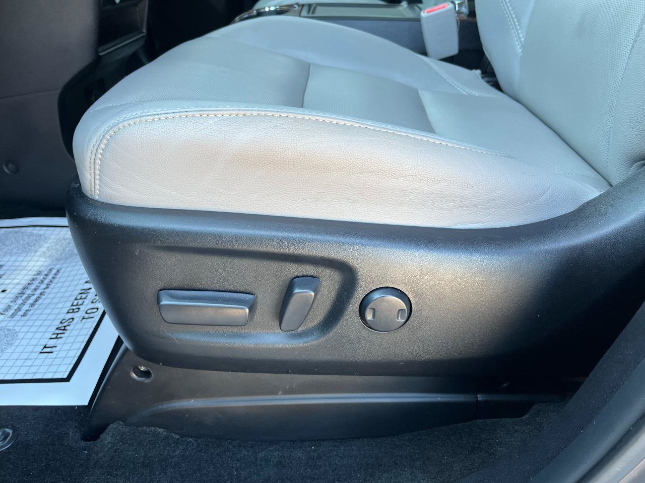Used 2015 Toyota Sienna Limited FWD image 30