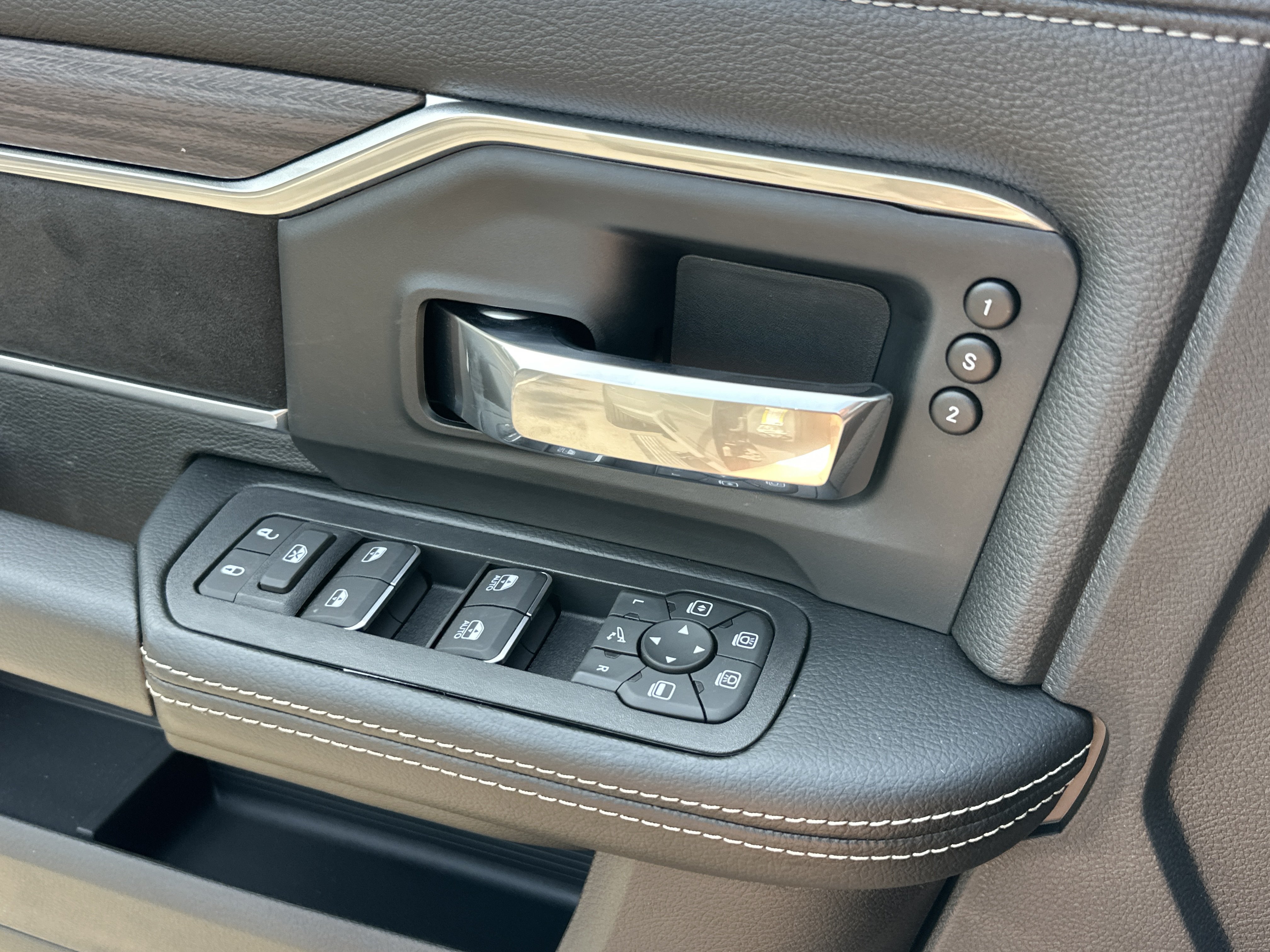 New 2026 RAM 3500 Laramie AWD/4WD image 13