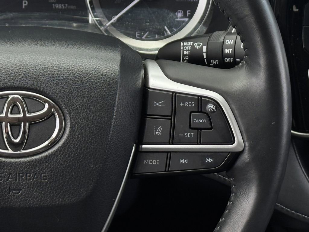 Used 2023 Toyota Highlander XLE image 15