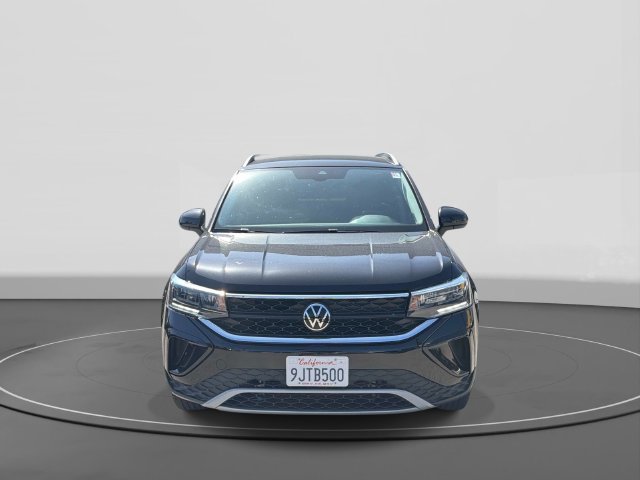Used 2023 Volkswagen Taos SE FWD image 2