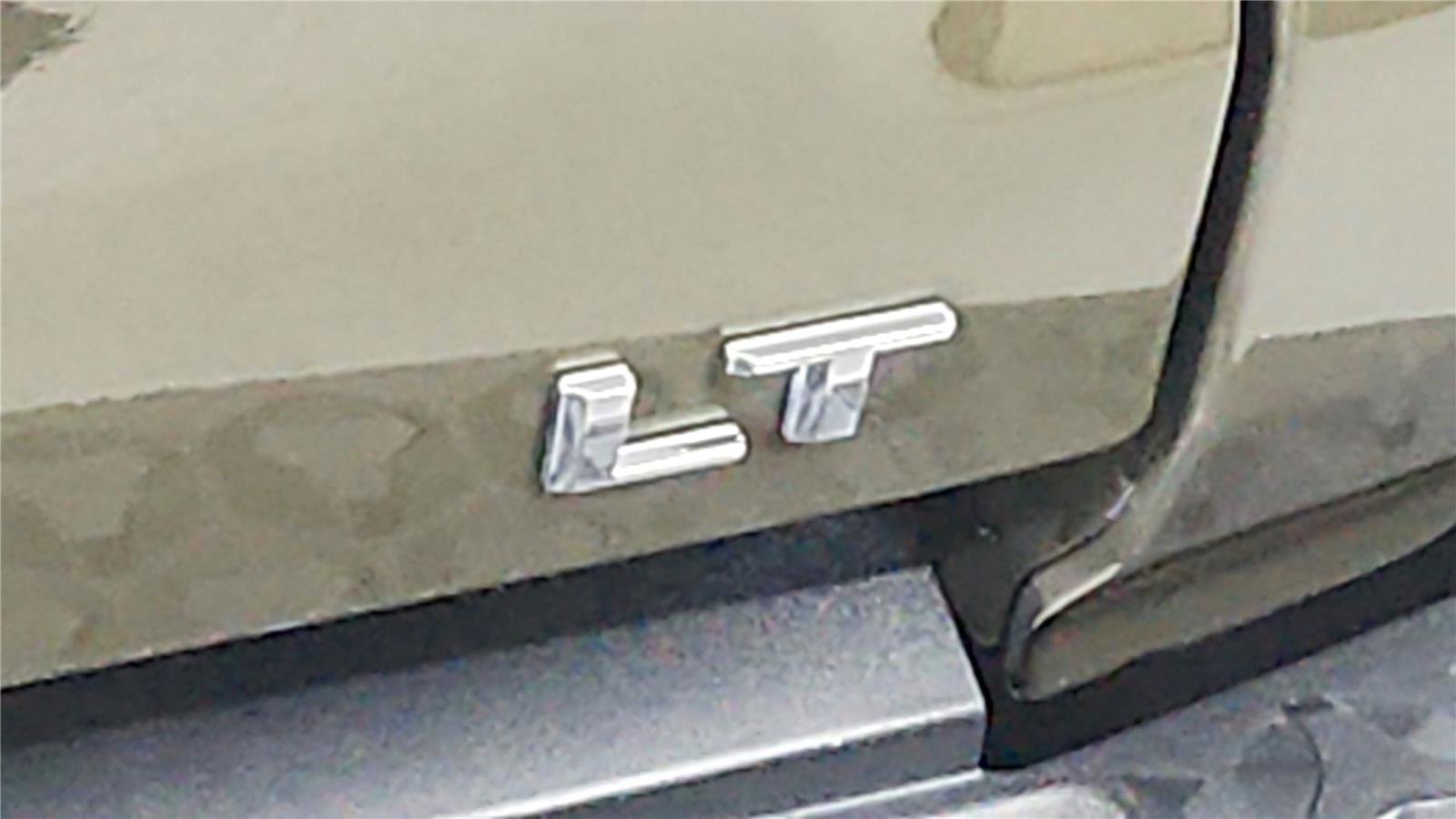 Used 2024 Chevrolet Colorado LT w/ LT Convenience Package AWD/4WD image 17